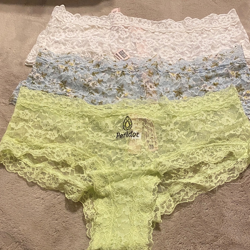 New 3 PACK Victoria’s Secret  Cheeky Lace Panties Underwear Women Size L